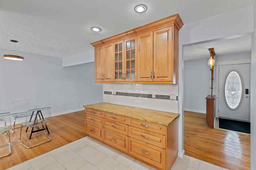 MLS® A2269733 - 6407 Lombardy Crescent SW in North Glenmore Park Calgary, Residential