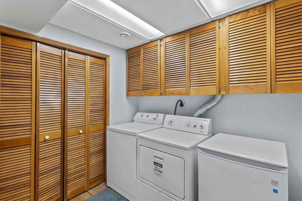 MLS® A2269733 - 6407 Lombardy Crescent SW in North Glenmore Park Calgary, Residential