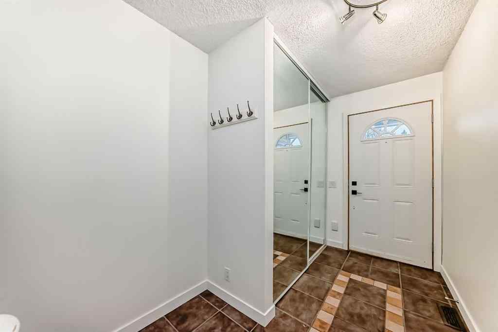 MLS® A2269737 - Unit #14 200 Shawnessy Drive SW in Shawnessy Calgary, Residential
