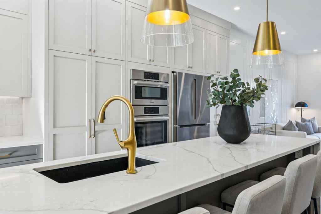 MLS® A2269763 - 1726 19 Avenue NW in Capitol Hill Calgary, Residential