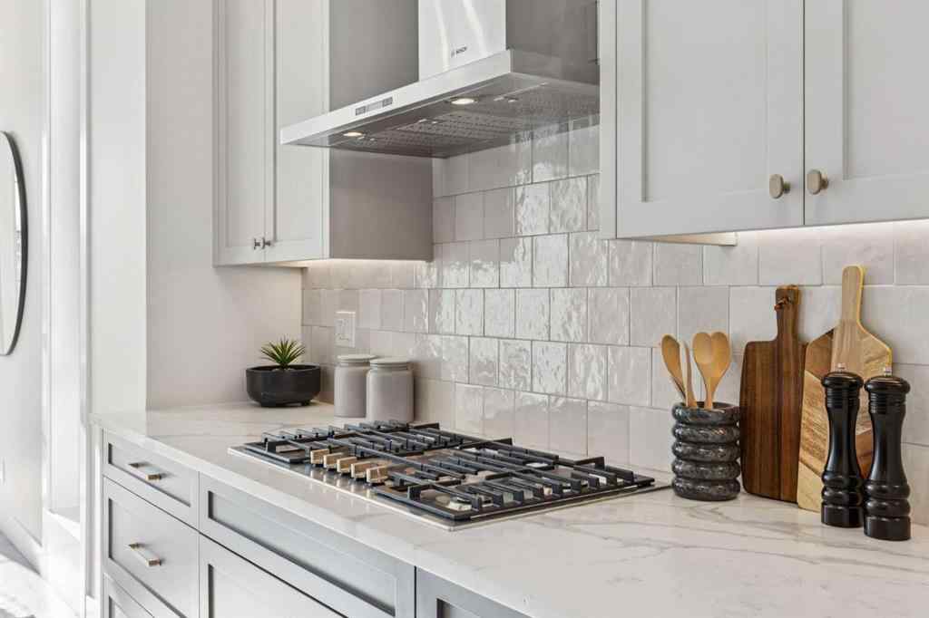 MLS® A2269763 - 1726 19 Avenue NW in Capitol Hill Calgary, Residential