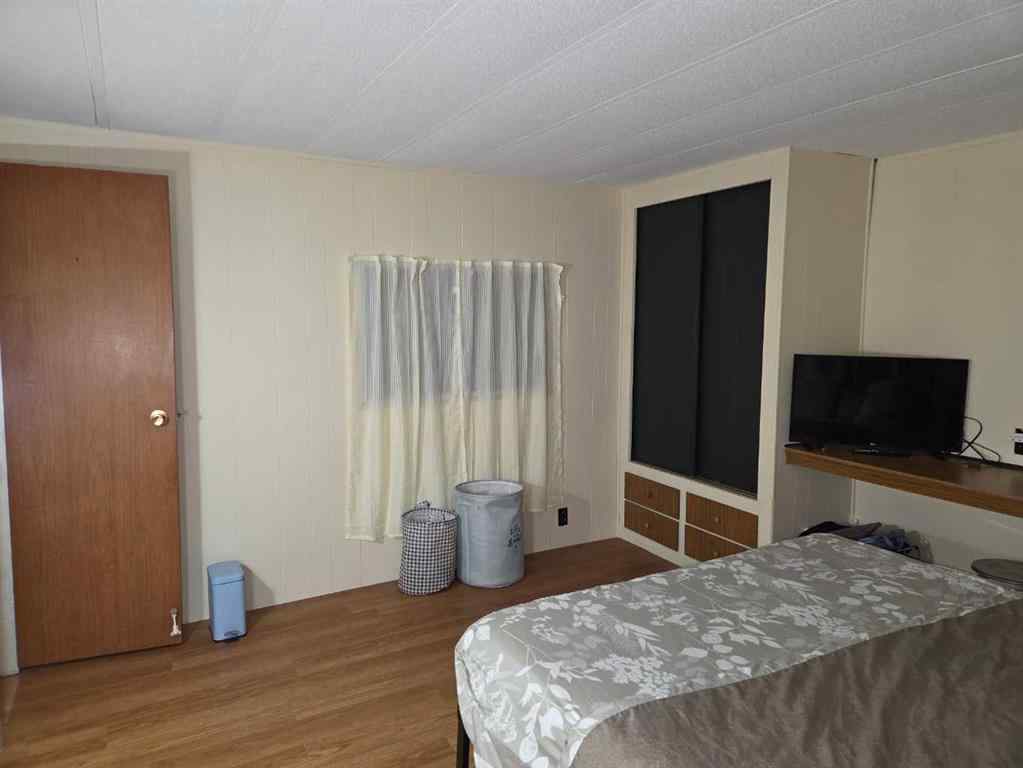 MLS&reg; # A2269767 - 5107, 5113, 5117 51 Avenue  in NONE Berwyn, Residential Open Houses