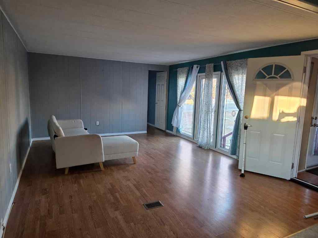 MLS&reg; # A2269767 - 5107, 5113, 5117 51 Avenue  in NONE Berwyn, Residential Open Houses