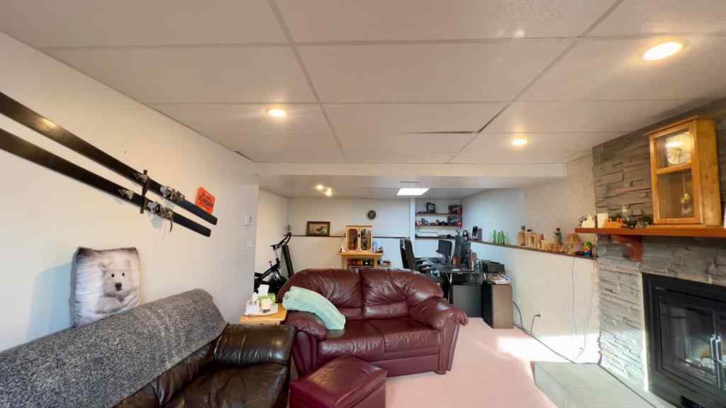 MLS&reg; # A2269790 - 102 Stephens Cres   in Hanna Hanna, Residential Open Houses