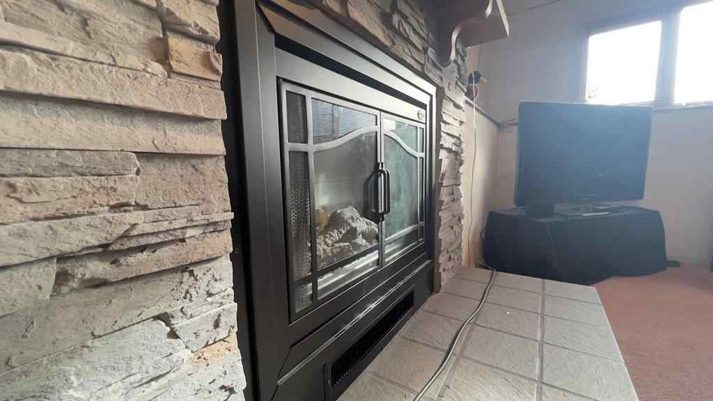 MLS&reg; # A2269790 - 102 Stephens Cres   in Hanna Hanna, Residential Open Houses