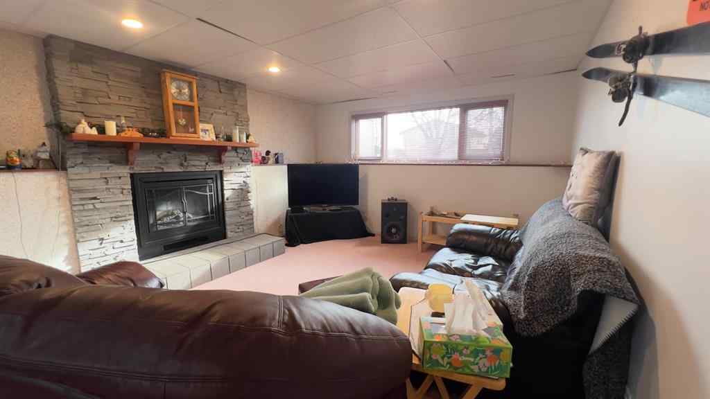 MLS&reg; # A2269790 - 102 Stephens Cres   in Hanna Hanna, Residential Open Houses