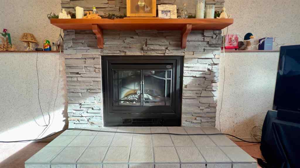 MLS&reg; # A2269790 - 102 Stephens Cres   in Hanna Hanna, Residential Open Houses