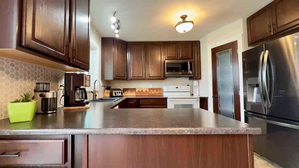 MLS&reg; # A2269790 - 102 Stephens Cres   in Hanna Hanna, Residential Open Houses