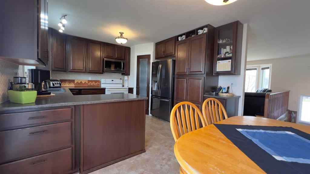 MLS&reg; # A2269790 - 102 Stephens Cres   in Hanna Hanna, Residential Open Houses