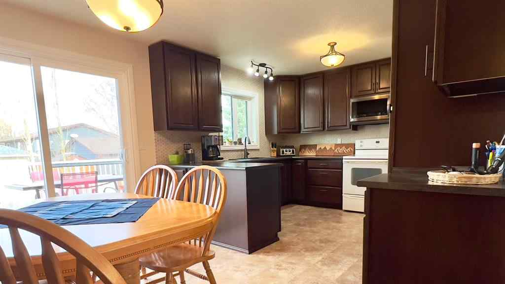 MLS&reg; # A2269790 - 102 Stephens Cres   in Hanna Hanna, Residential Open Houses