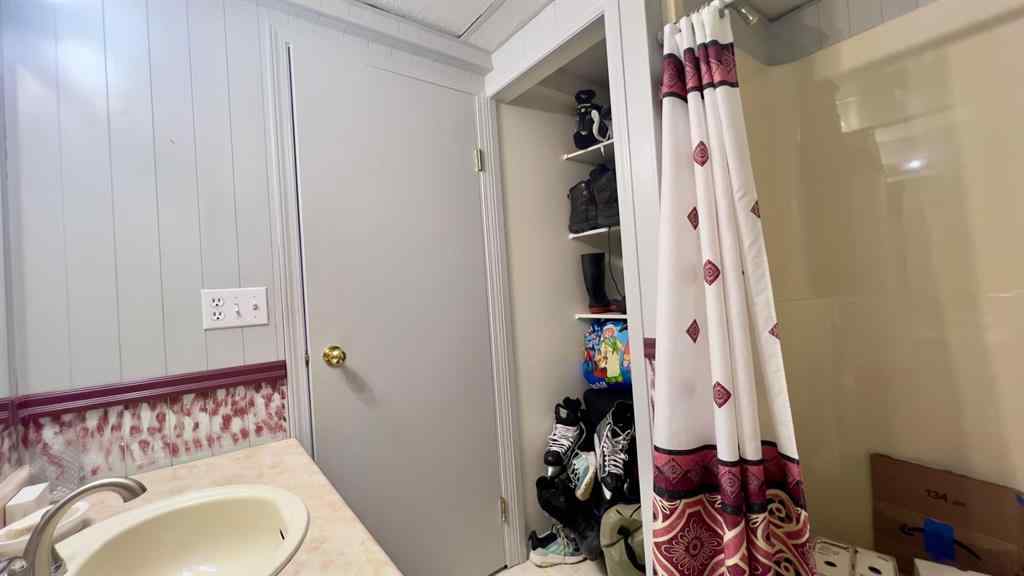 MLS&reg; # A2269790 - 102 Stephens Cres   in Hanna Hanna, Residential Open Houses