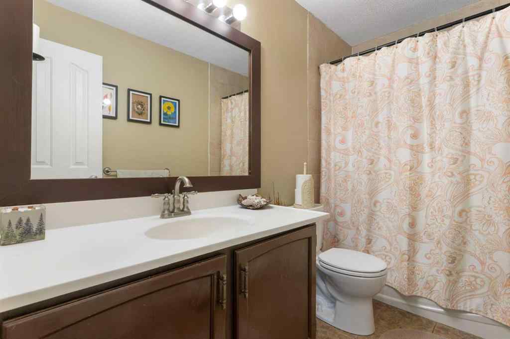 MLS&reg; # A2269794 - 431 Queensland Circle SE in Queensland Calgary, Residential Open Houses