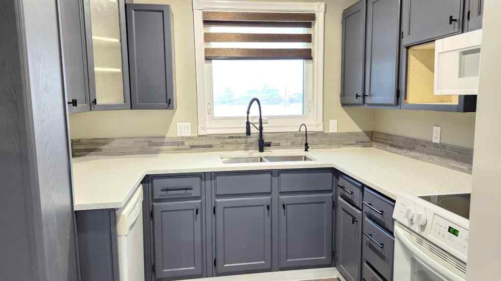 MLS&reg; # A2269795 - 816 Bankview Drive  in Bankview Drumheller, Residential Open Houses