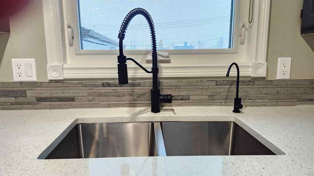 MLS&reg; # A2269795 - 816 Bankview Drive  in Bankview Drumheller, Residential Open Houses