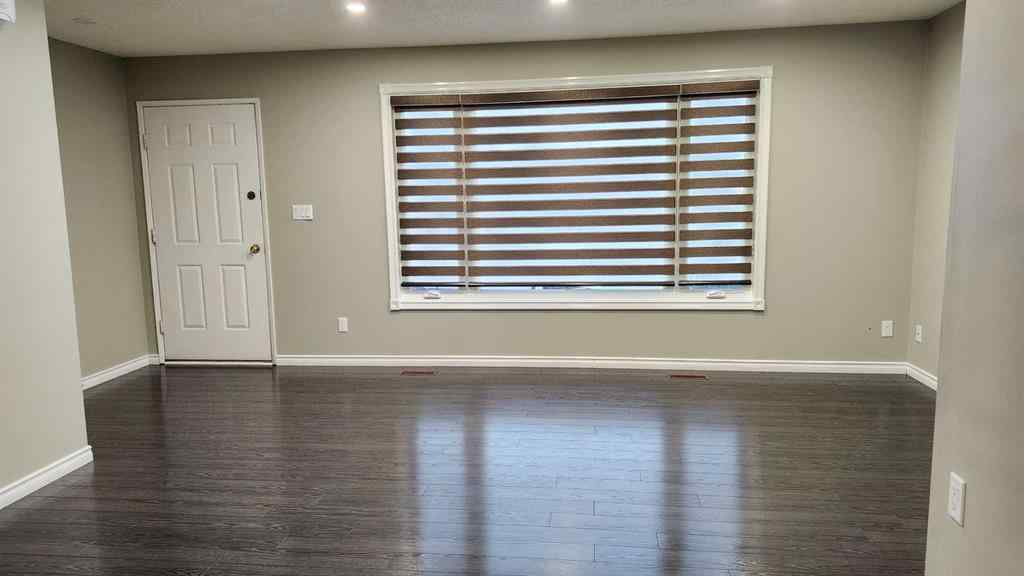 MLS&reg; # A2269795 - 816 Bankview Drive  in Bankview Drumheller, Residential Open Houses