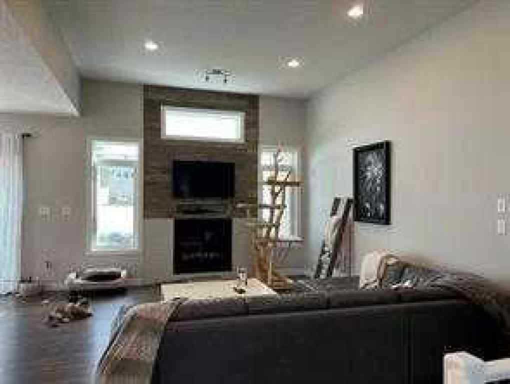 MLS&reg; # A2269810 - 805 7 Avenue  in NONE Fox Creek, Residential Open Houses