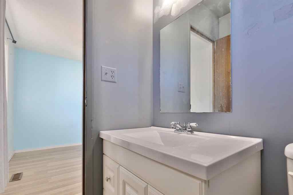 MLS&reg; # A2269823 - 4307 73 Street  in Duggan Park Camrose, Residential Open Houses