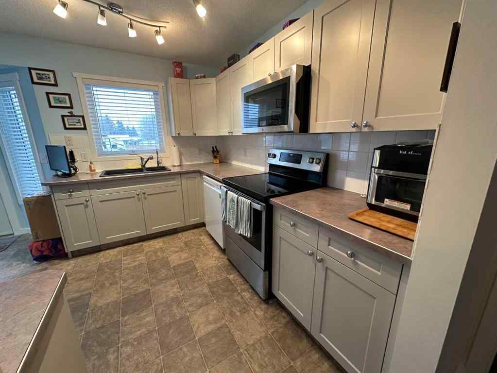 MLS&reg; # A2269840 - 1705 17 Street  in NONE Didsbury, Residential Open Houses