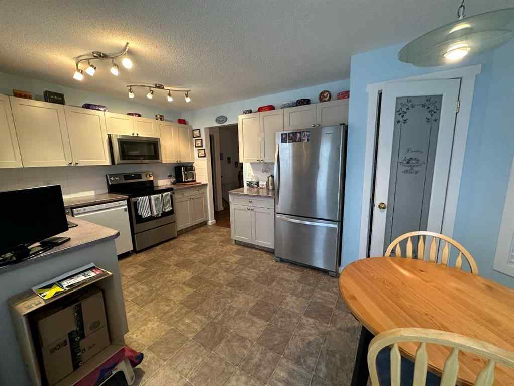 MLS&reg; # A2269840 - 1705 17 Street  in NONE Didsbury, Residential Open Houses