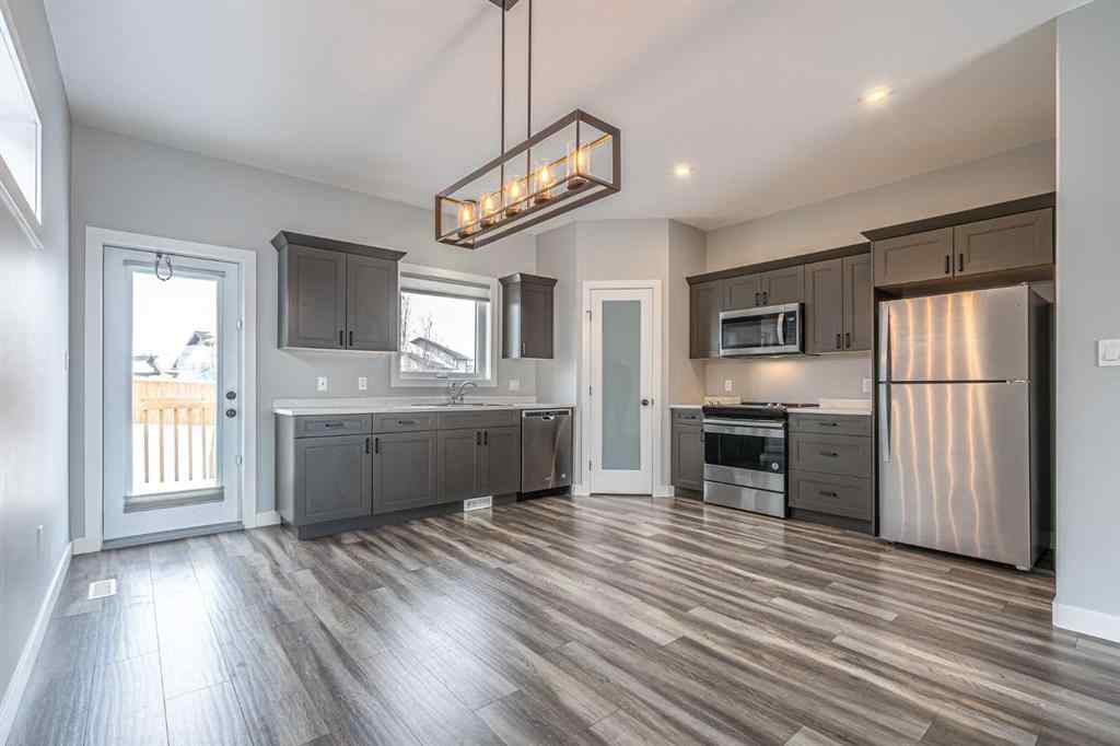 MLS&reg; # A2269846 - 3702 72 Avenue  in Parkview Estates Lloydminster, Residential Open Houses