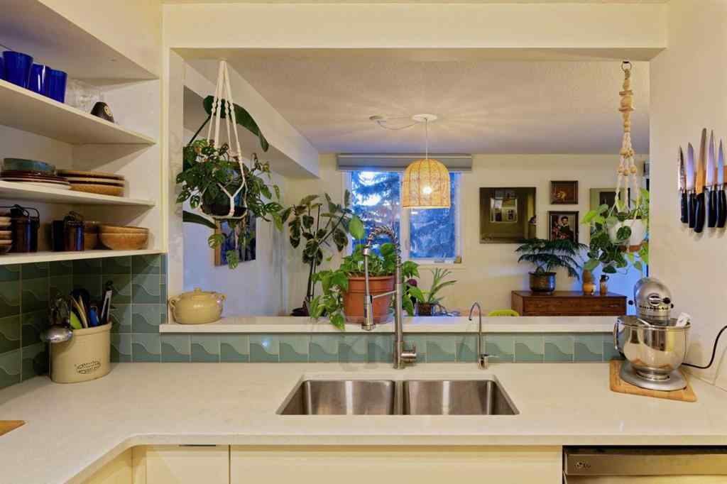 MLS&reg; # A2269875 - Unit #305 225 25 Avenue SW in Mission Calgary, Residential Open Houses