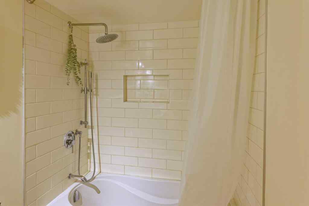 MLS&reg; # A2269875 - Unit #305 225 25 Avenue SW in Mission Calgary, Residential Open Houses