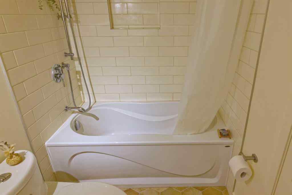 MLS&reg; # A2269875 - Unit #305 225 25 Avenue SW in Mission Calgary, Residential Open Houses