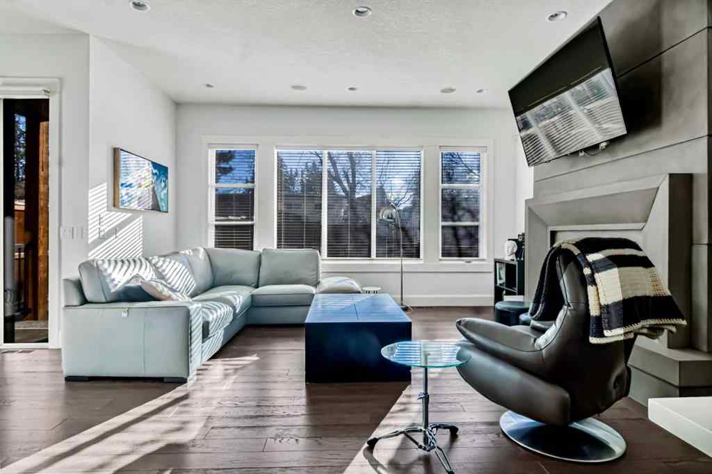 MLS® A2269882 - 405 29 Avenue NE in Winston Heights/Mountview Calgary, Residential