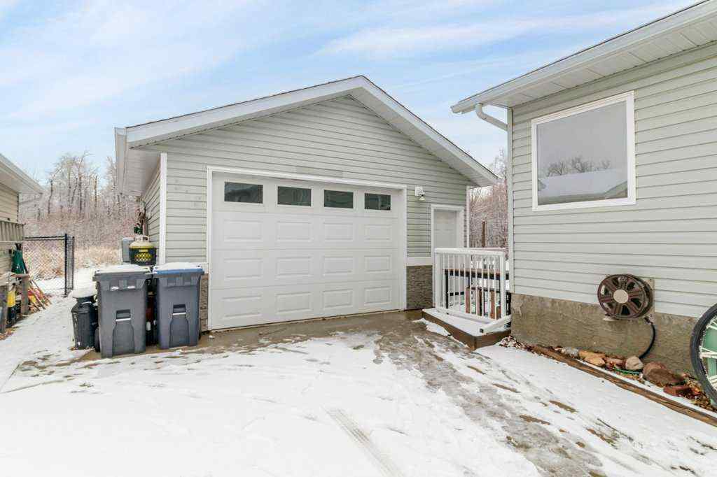 MLS&reg; # A2269889 - 7 Baywood Link  in Lighthouse Point Sylvan Lake, Residential Open Houses
