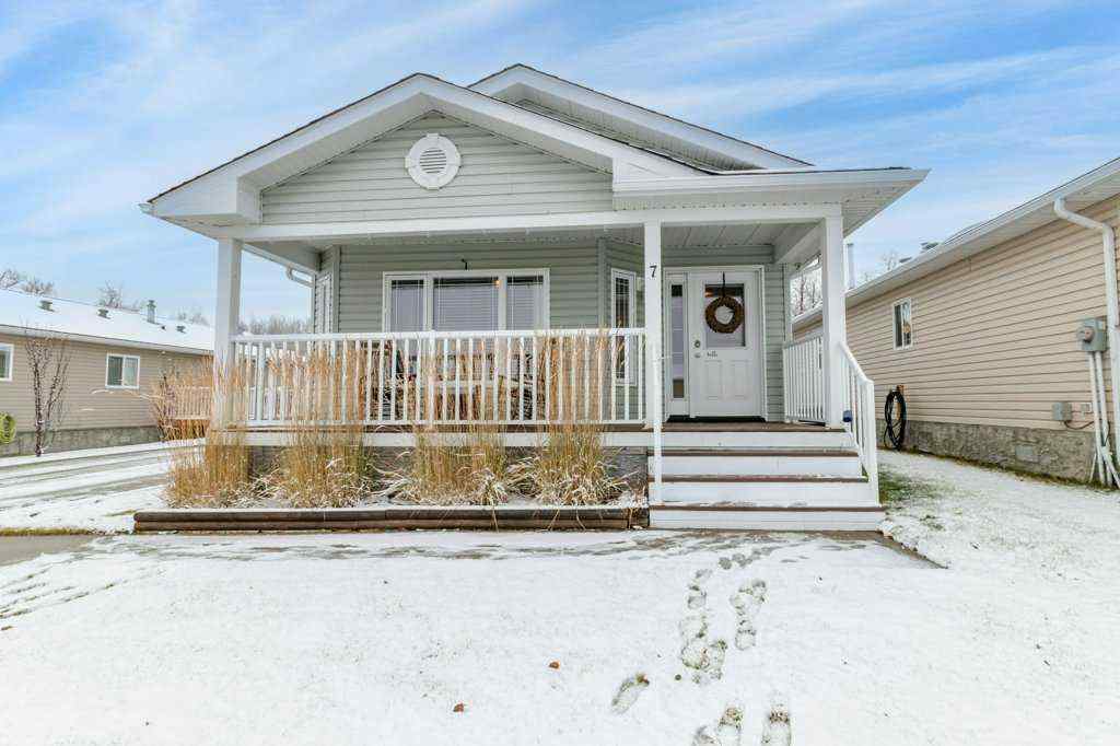 MLS&reg; # A2269889 - 7 Baywood Link  in Lighthouse Point Sylvan Lake, Residential Open Houses