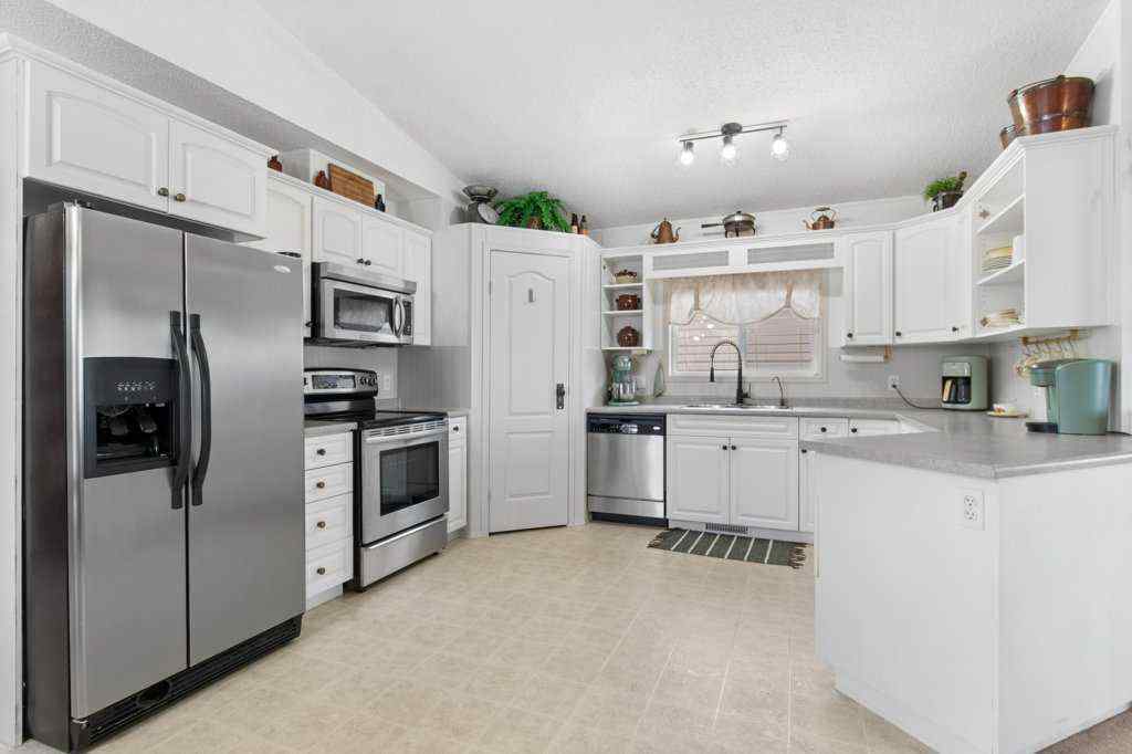 MLS&reg; # A2269889 - 7 Baywood Link  in Lighthouse Point Sylvan Lake, Residential Open Houses