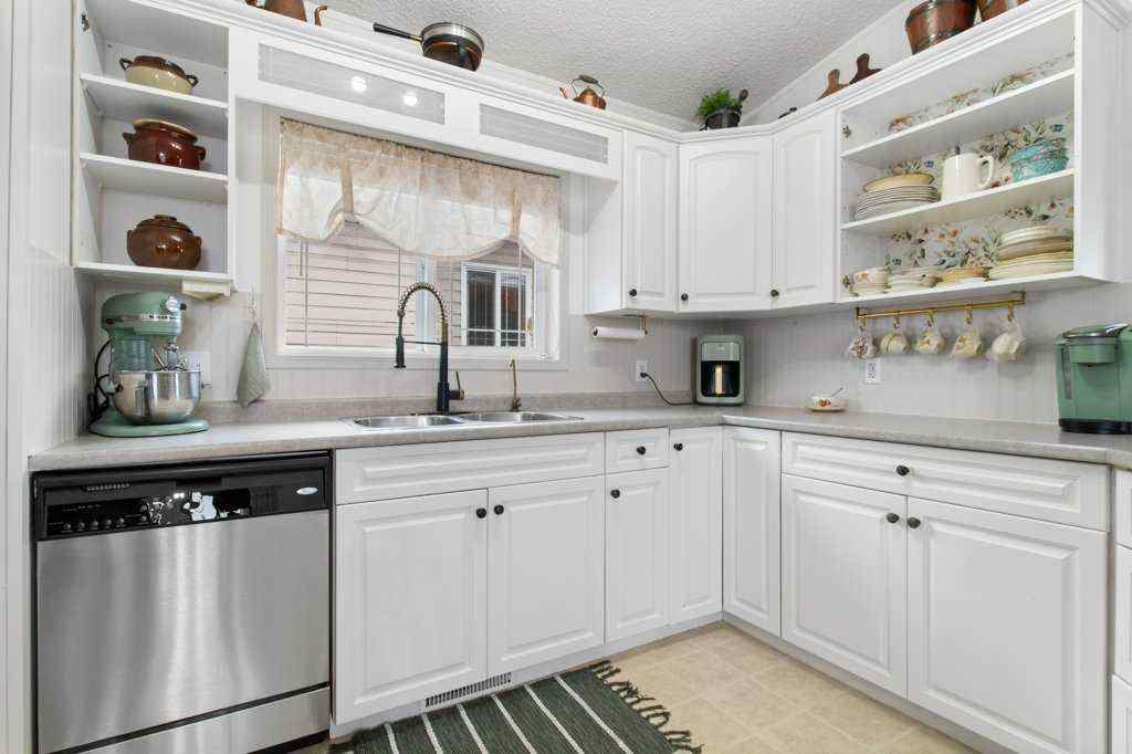 MLS&reg; # A2269889 - 7 Baywood Link  in Lighthouse Point Sylvan Lake, Residential Open Houses