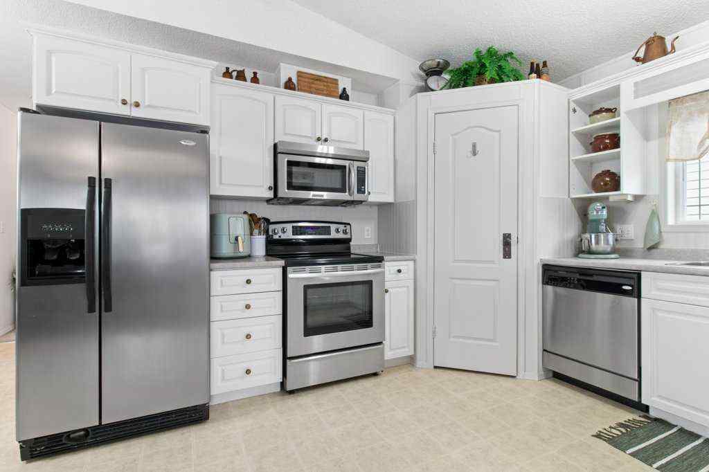 MLS&reg; # A2269889 - 7 Baywood Link  in Lighthouse Point Sylvan Lake, Residential Open Houses