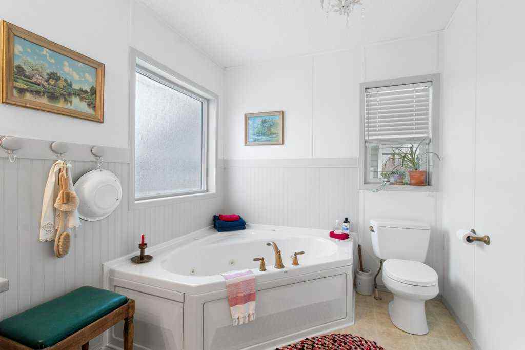 MLS&reg; # A2269889 - 7 Baywood Link  in Lighthouse Point Sylvan Lake, Residential Open Houses