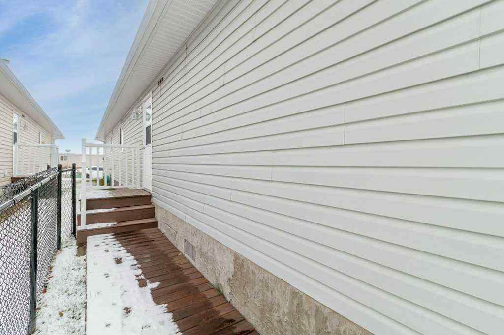 MLS&reg; # A2269889 - 7 Baywood Link  in Lighthouse Point Sylvan Lake, Residential Open Houses