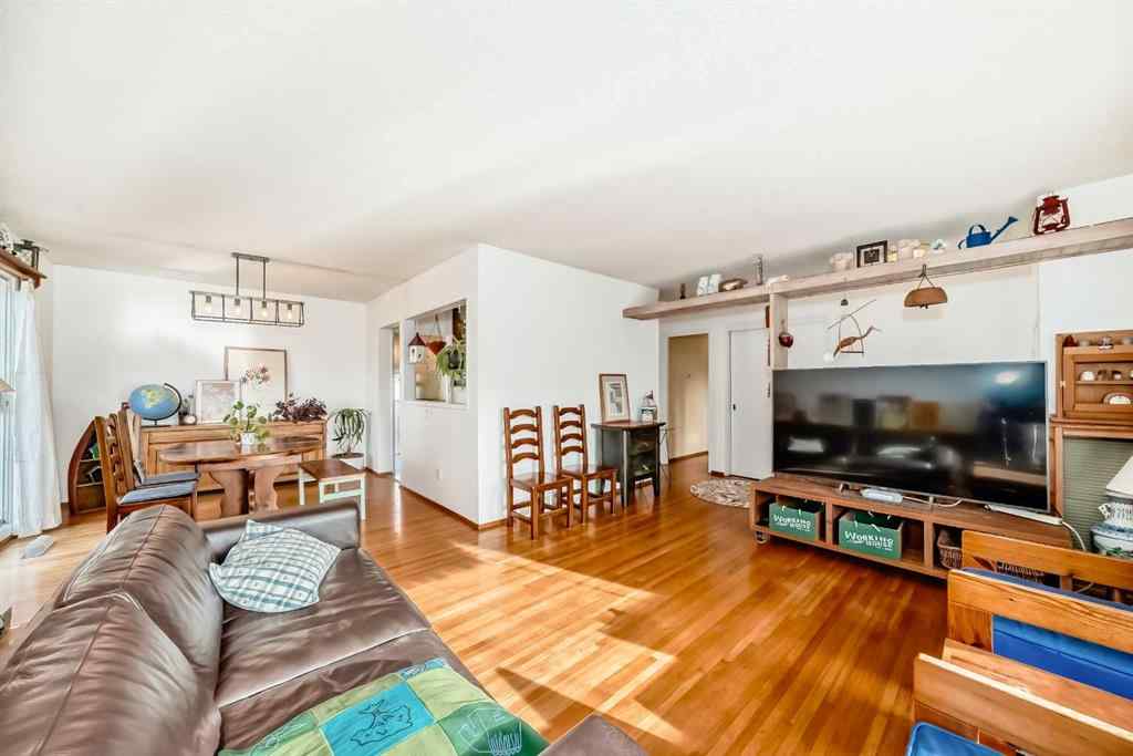 MLS® # A2269910 - 4508 Vandergrift Crescent NW in Varsity Calgary, Residential Open Houses