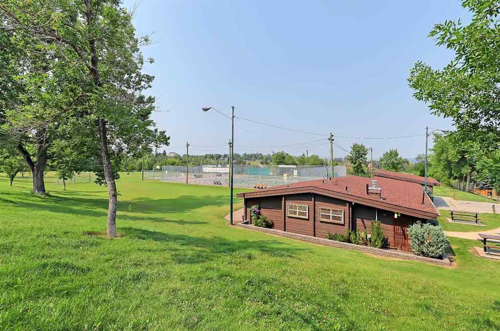 MLS® A2269920 - 3110 14 Avenue SW in Shaganappi Calgary, Residential