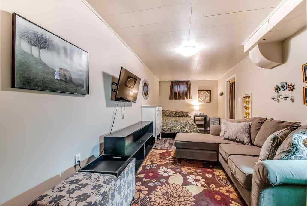 MLS&reg; # A2269932 - 627 12 Street NE in Northeast Crescent Heights Medicine Hat, Residential Open Houses