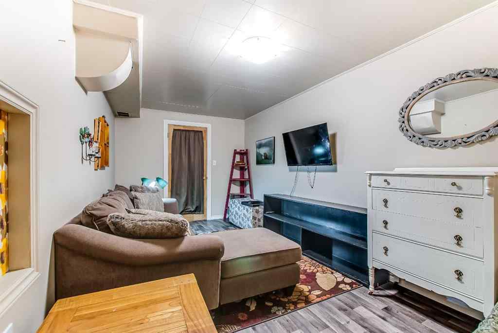 MLS&reg; # A2269932 - 627 12 Street NE in Northeast Crescent Heights Medicine Hat, Residential Open Houses