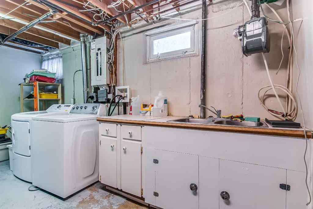 MLS&reg; # A2269932 - 627 12 Street NE in Northeast Crescent Heights Medicine Hat, Residential Open Houses