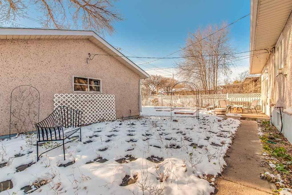 MLS&reg; # A2269932 - 627 12 Street NE in Northeast Crescent Heights Medicine Hat, Residential Open Houses