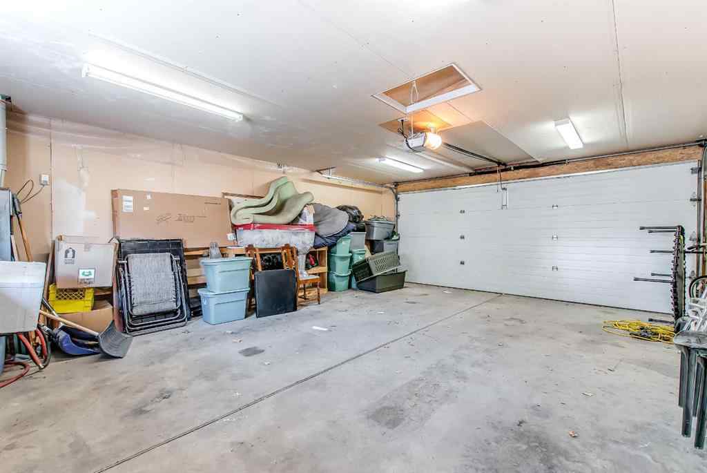 MLS&reg; # A2269932 - 627 12 Street NE in Northeast Crescent Heights Medicine Hat, Residential Open Houses