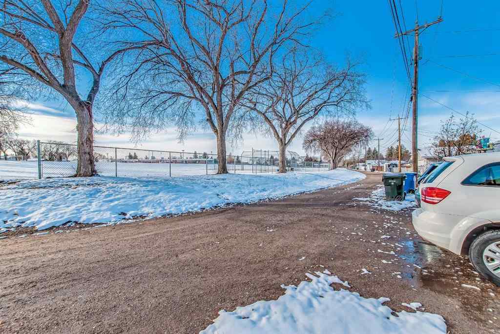 MLS&reg; # A2269932 - 627 12 Street NE in Northeast Crescent Heights Medicine Hat, Residential Open Houses