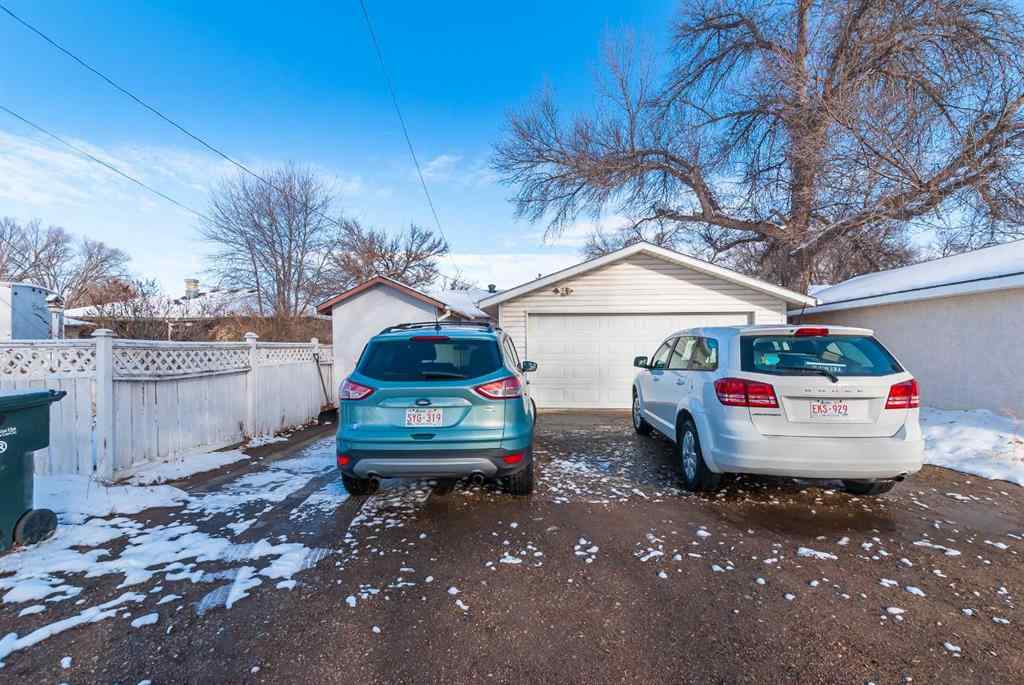 MLS&reg; # A2269932 - 627 12 Street NE in Northeast Crescent Heights Medicine Hat, Residential Open Houses