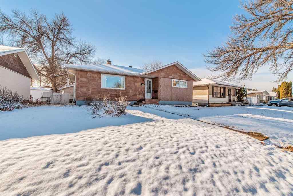 MLS&reg; # A2269932 - 627 12 Street NE in Northeast Crescent Heights Medicine Hat, Residential Open Houses