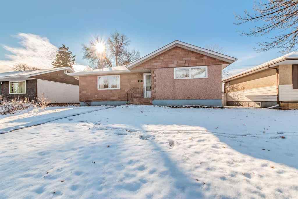 MLS&reg; # A2269932 - 627 12 Street NE in Northeast Crescent Heights Medicine Hat, Residential Open Houses