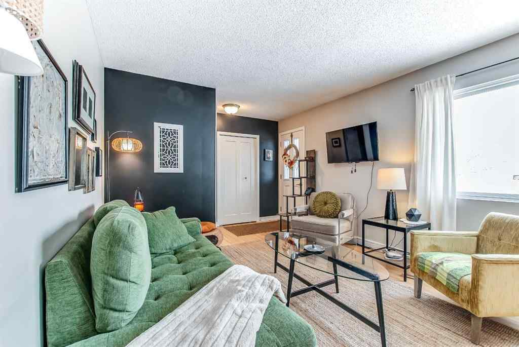 MLS&reg; # A2269932 - 627 12 Street NE in Northeast Crescent Heights Medicine Hat, Residential Open Houses