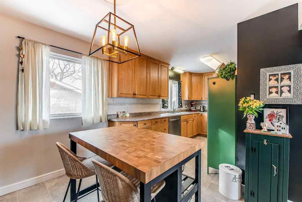 MLS&reg; # A2269932 - 627 12 Street NE in Northeast Crescent Heights Medicine Hat, Residential Open Houses