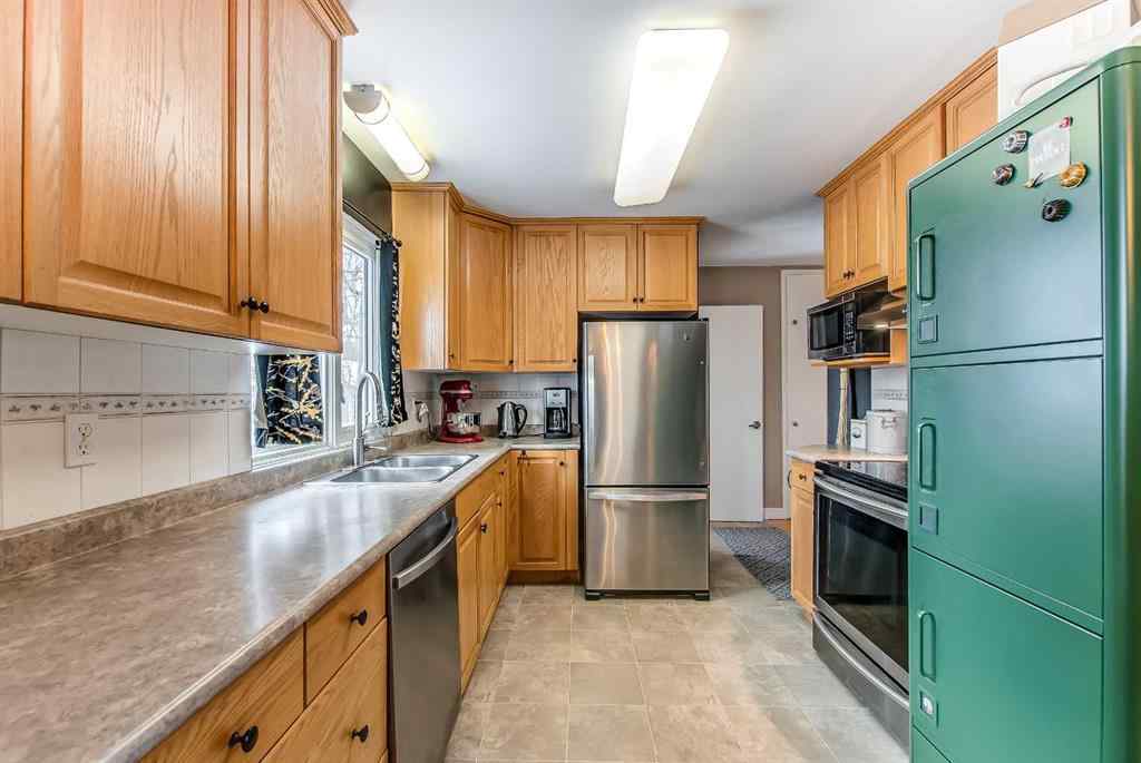 MLS&reg; # A2269932 - 627 12 Street NE in Northeast Crescent Heights Medicine Hat, Residential Open Houses