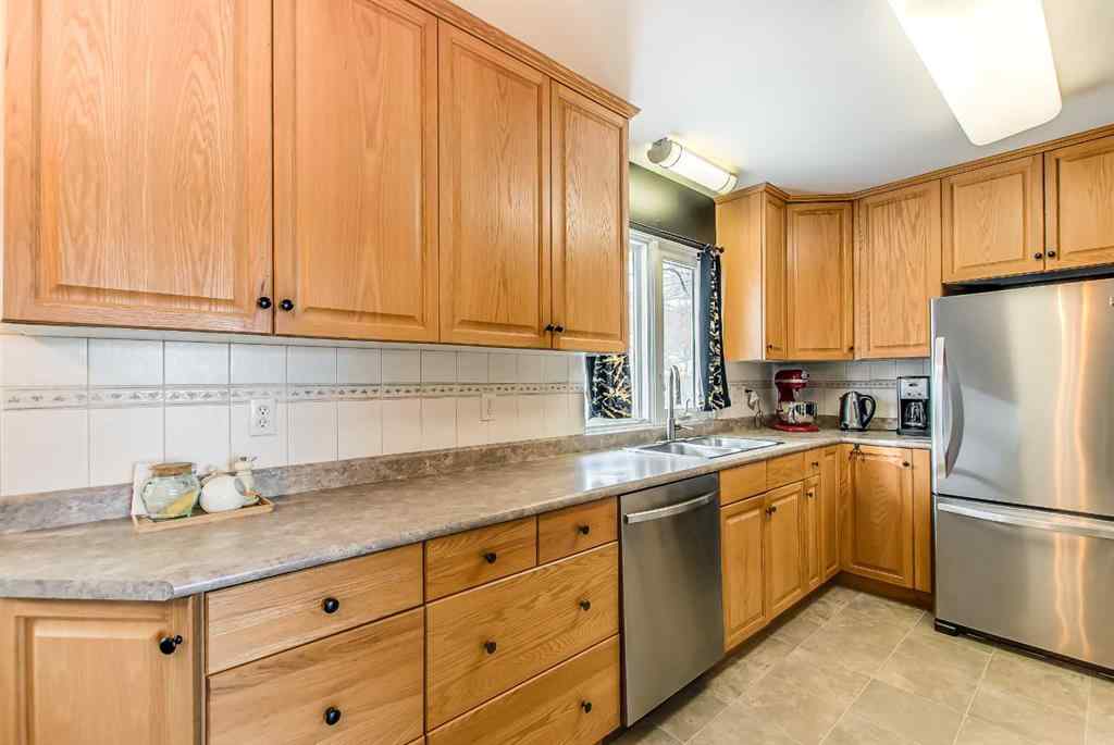 MLS&reg; # A2269932 - 627 12 Street NE in Northeast Crescent Heights Medicine Hat, Residential Open Houses